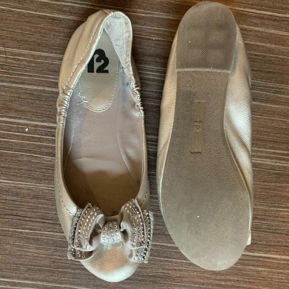 Well-Worn Ladies Shoes-- flats - Picture 3 of 4